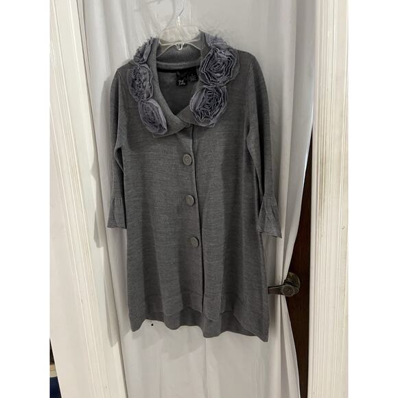 Nick & Mo Gray Button Up Sweater Flowered Collar Big Buttons Sz S Avant Garde - Picture 1 of 7
